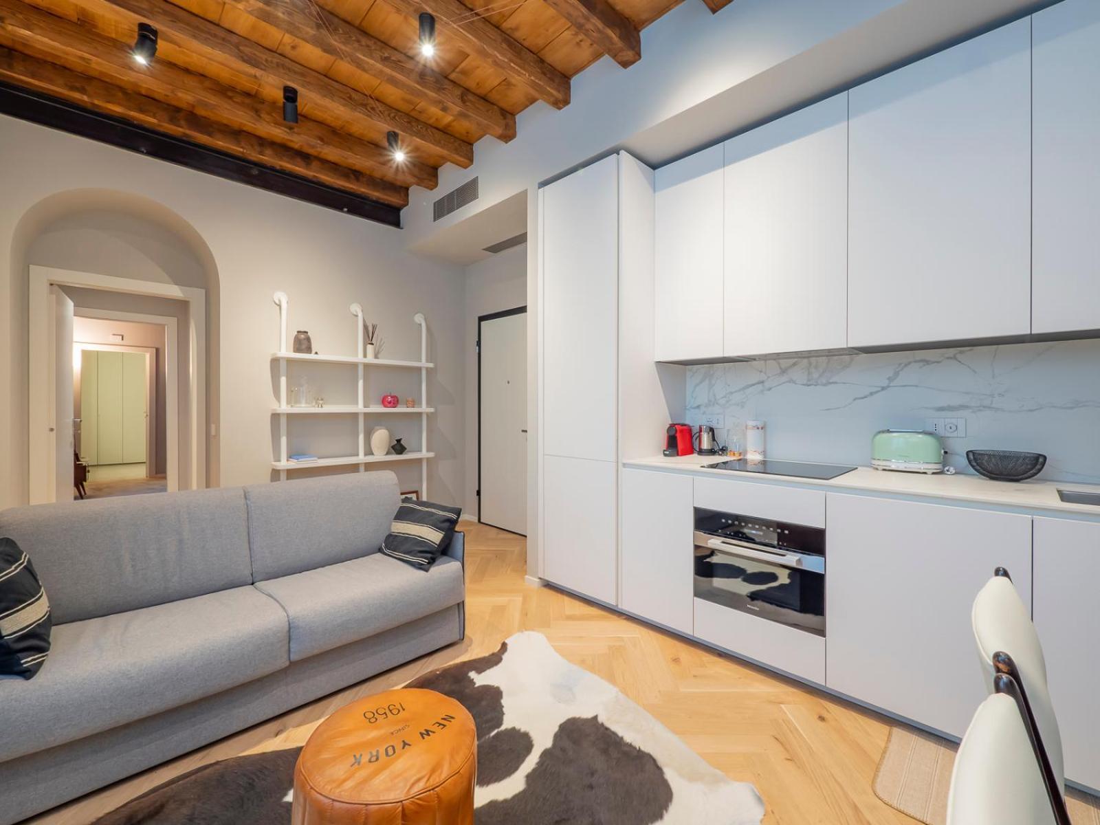 Xenia - Modern In Sant'ambrogio Apartment *